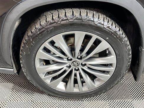 Certified 2020 Toyota Highlander Platinum image 28