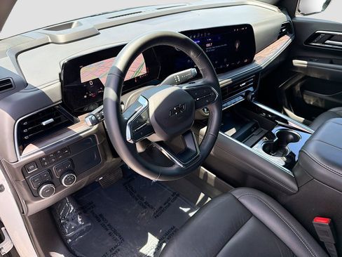 Used 2025 Chevrolet Suburban Z71 AWD/4WD image 26