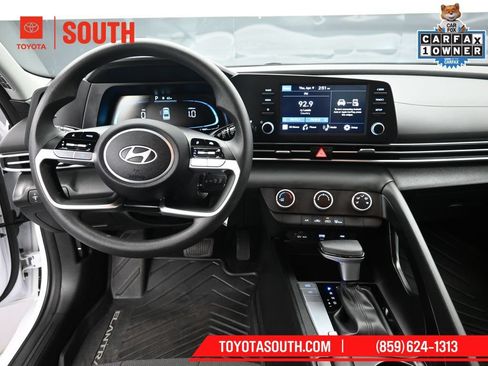 Used 2025 Hyundai Elantra SE FWD image 11