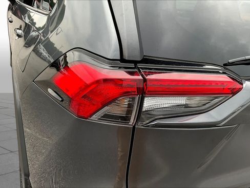Used 2021 Toyota RAV4 XLE FWD image 27