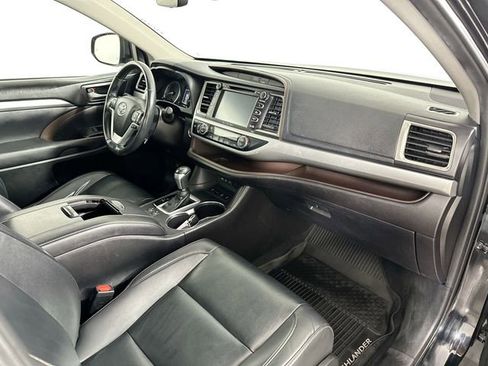 Used 2019 Toyota Highlander XLE w/ Protection Package #3 image 31