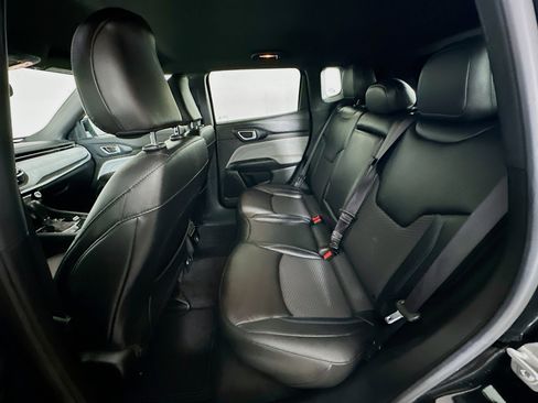 Used 2024 Jeep Compass Latitude image 28