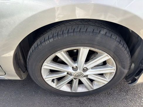 Used 2014 Toyota Camry XLE w/ Leather Package image 13