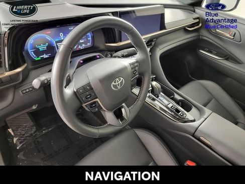 Used 2025 Toyota Crown Platinum AWD/4WD image 12