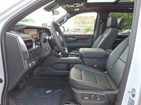 New 2026 GMC Yukon Denali w/ Denali Reserve Package AWD/4WD image 16
