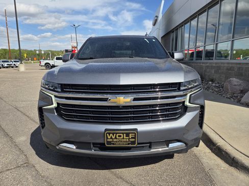 Used 2022 Chevrolet Suburban LT w/ Luxury Package AWD/4WD image 4