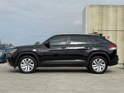 Used 2023 Volkswagen Atlas Cross Sport SE w/ Panoramic Sunroof Package image 7