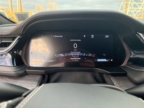 Used 2023 Jeep Grand Cherokee Overland w/ Luxury Tech Group IV image 5