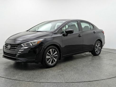 Used 2025 Nissan Versa SV image 3