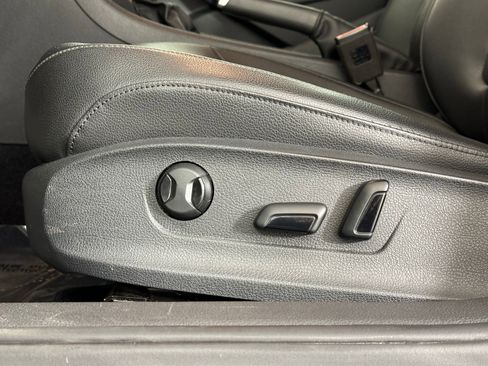 Used 2018 Volkswagen Passat 2.0T R-Line w/ R-Line Lighting Package image 7