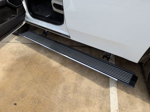 Used 2024 Jeep Wagoneer Series III w/ Premium Group I image 59