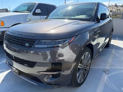 Used 2025 Land Rover Range Rover SE AWD/4WD image 1