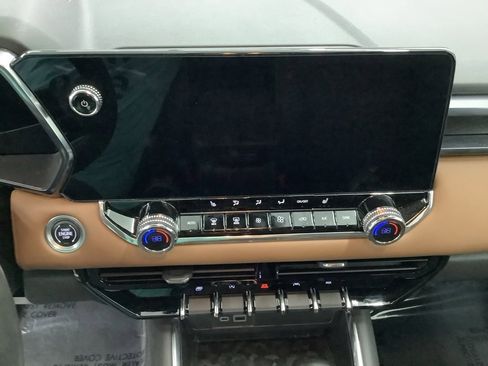 Used 2023 GMC Canyon AT4 image 17