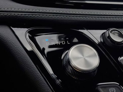 New 2026 Chrysler Pacifica Limited w/ Uconnect Theater Family Group image 32