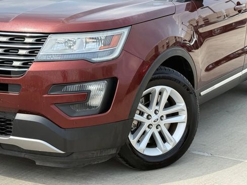Used 2016 Ford Explorer XLT w/ Equipment Group 202A FWD image 3