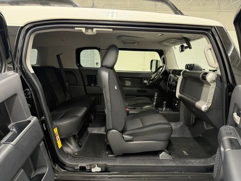 Used 2014 Toyota FJ Cruiser 4WD w/ Upgrade Package image 17