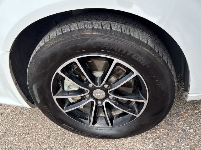 Used 2019 Dodge Grand Caravan SXT w/ Blacktop Package FWD image 27