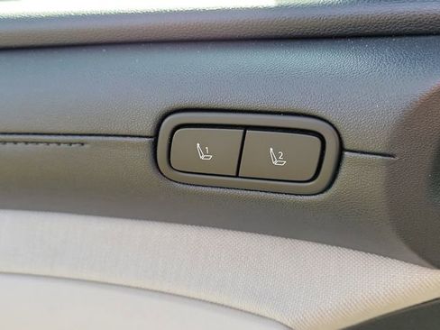 Used 2025 Hyundai Tucson Limited FWD image 16