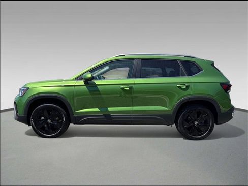 New 2025 Volkswagen Taos SE image 3