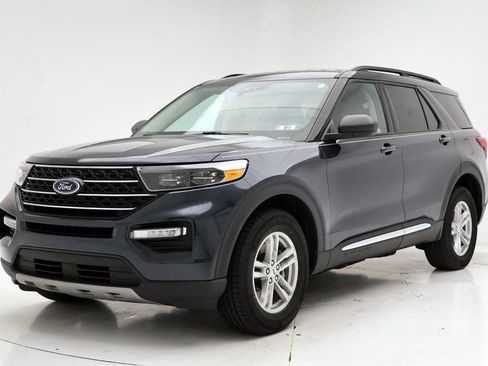 Used 2022 Ford Explorer XLT w/ Equipment Group 202A image 5