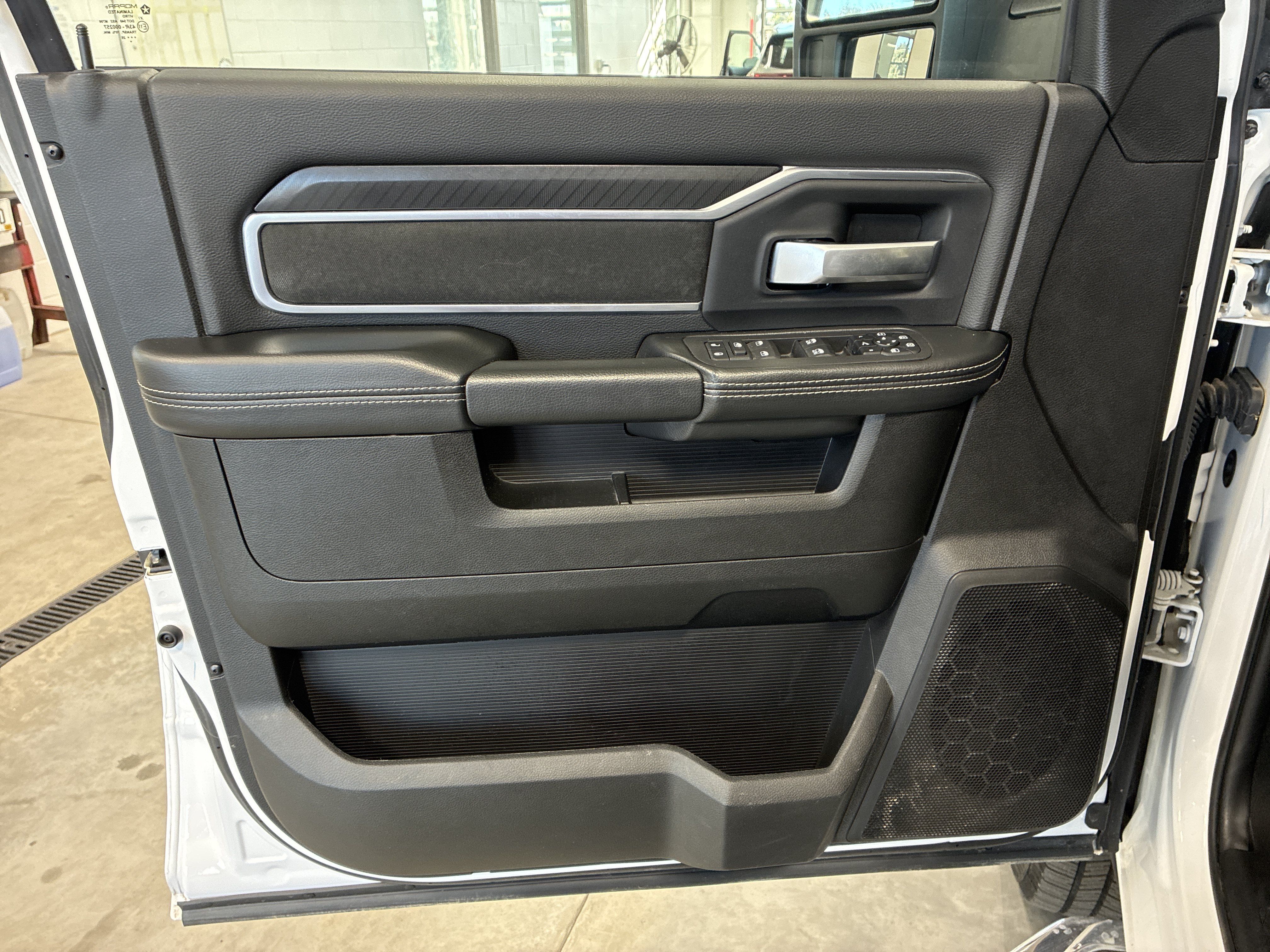 Certified 2025 RAM 2500 Big Horn AWD/4WD image 18