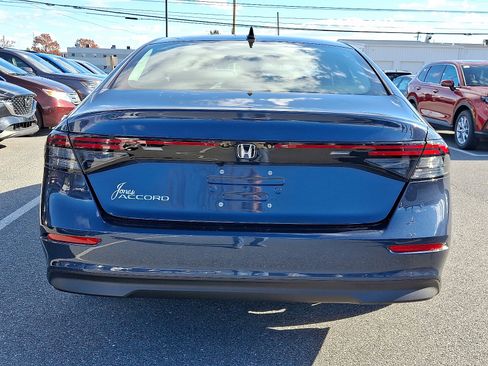 Certified 2025 Honda Accord SE image 5