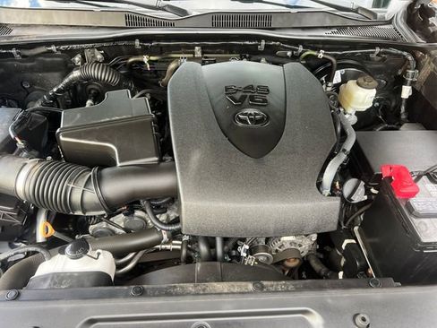 Used 2022 Toyota Tacoma TRD Sport AWD/4WD image 36