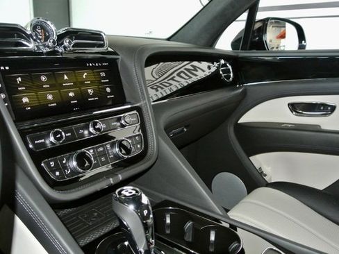 Used 2023 Bentley Bentayga AWD/4WD image 19