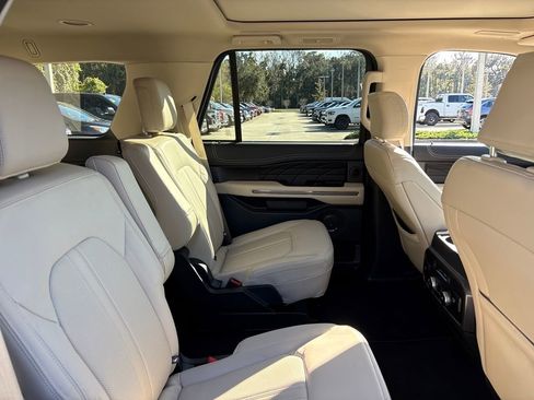 Used 2024 Ford Expedition Platinum image 29
