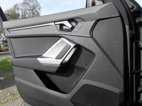 New 2025 Audi Q3 2.0T Premium image 17