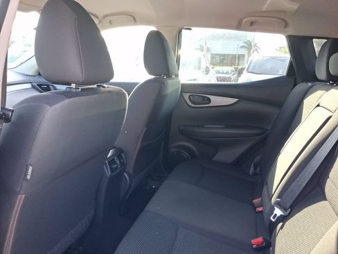 Used 2018 Nissan Rogue Sport S w/ S Appearance Package FWD image 7