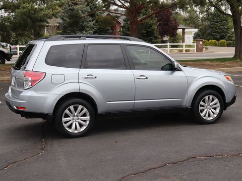 Used 2012 Subaru Forester 2.5X Premium w/ All-Weather Pkg AWD/4WD image 4