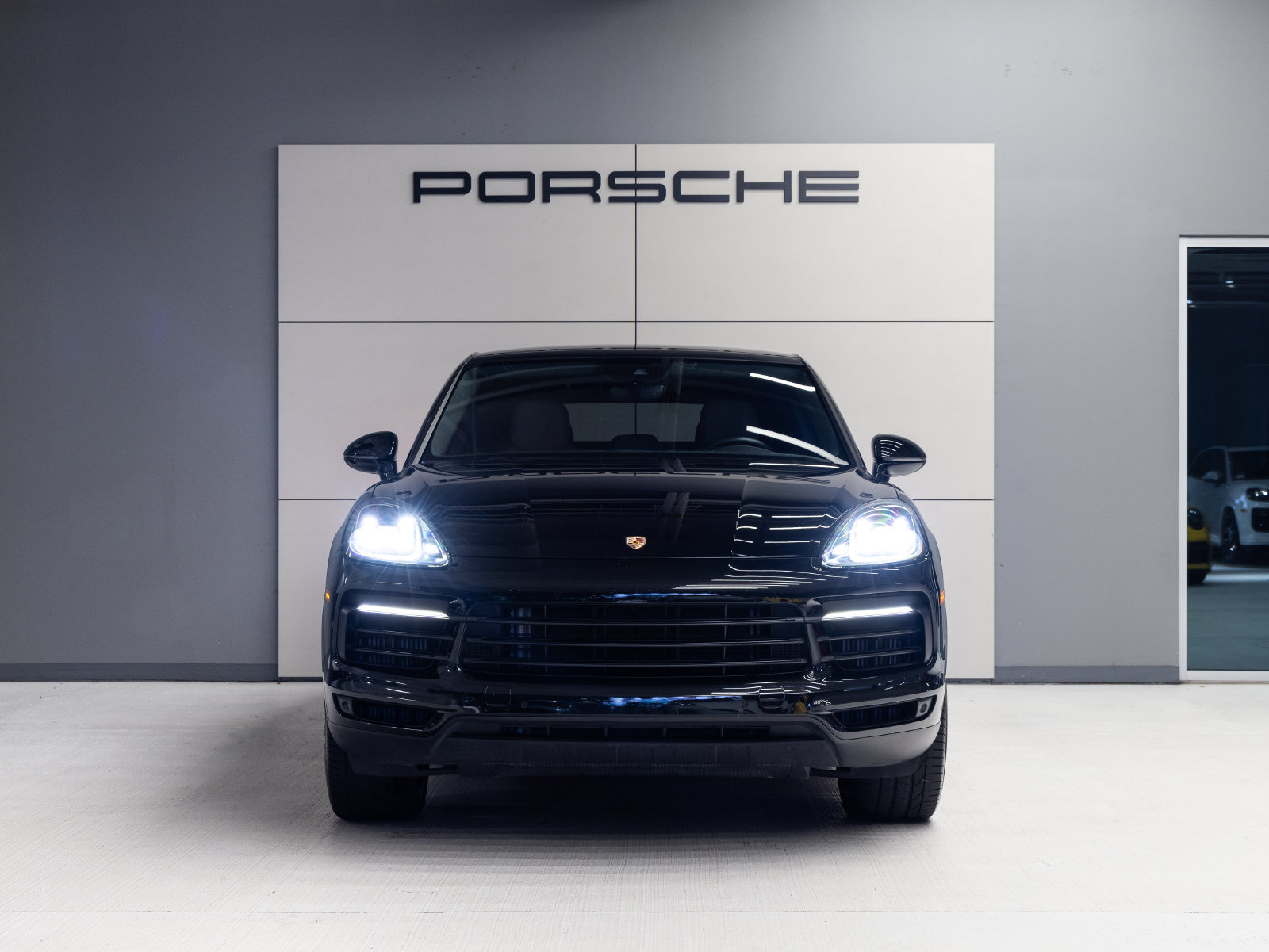 Certified 2023 Porsche Cayenne Coupe AWD/4WD image 10