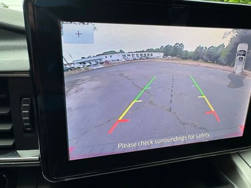 Used 2021 Ford Explorer XLT w/ Equipment Group 202A AWD/4WD image 25