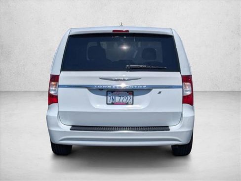 Used 2015 Chrysler Town & Country S w/ Driver Convenience Group FWD image 7