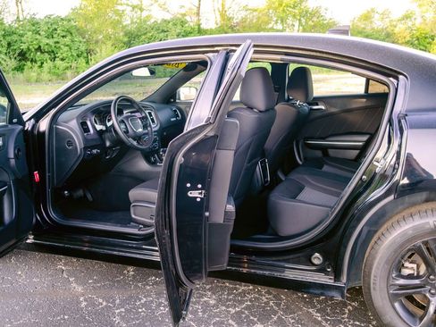 Used 2023 Dodge Charger SXT RWD image 7