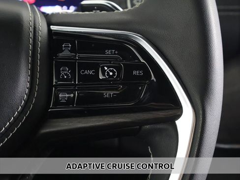Used 2023 Jeep Grand Cherokee Overland AWD/4WD image 6