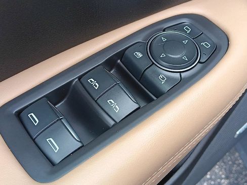 Used 2021 Cadillac XT5 Premium Luxury w/ Platinum Package image 9