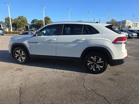 Used 2025 Volkswagen Atlas Cross Sport SE image 4