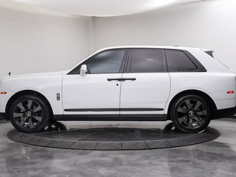 Used 2023 Rolls-Royce Cullinan AWD/4WD image 2