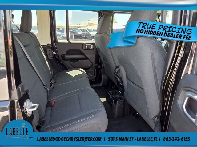 Used 2026 Jeep Wrangler Unlimited Sahara AWD/4WD image 14
