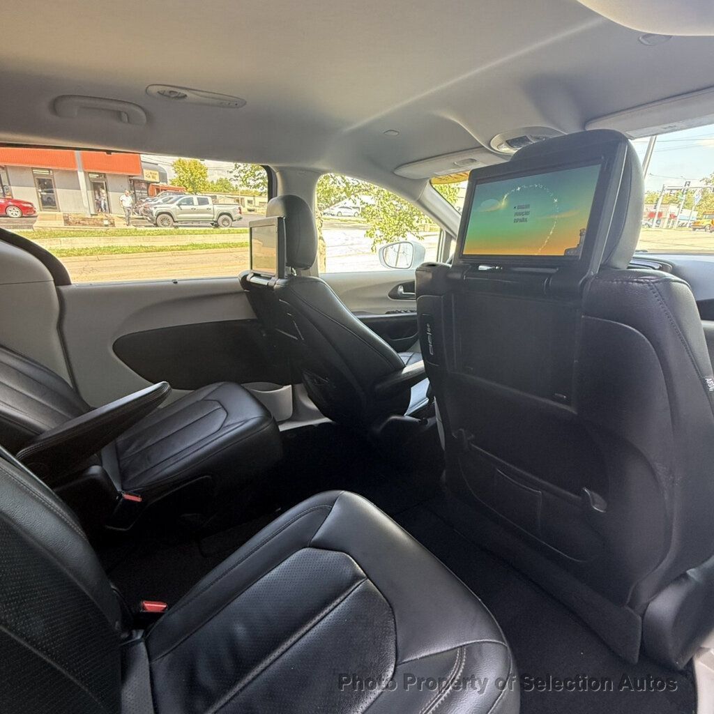 Used 2017 Chrysler Pacifica Touring-L Plus FWD image 41
