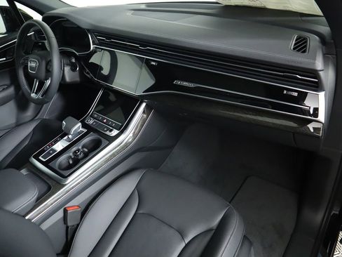 Certified 2025 Audi Q7 2.0T Premium image 17