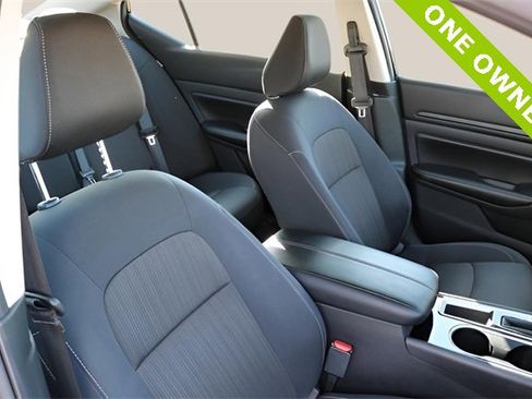 Used 2024 Nissan Altima 2.5 SV image 17