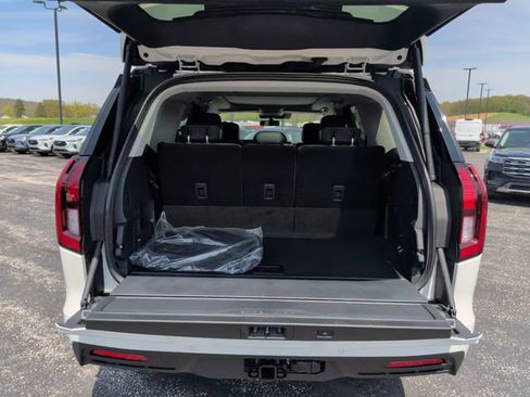 New 2026 Ford Expedition Active image 12