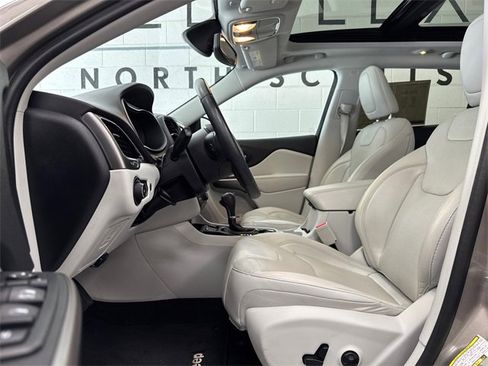 Used 2019 Jeep Cherokee Limited w/ Trailer Tow Group image 23