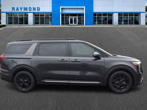 Used 2025 Kia Carnival SX Prestige image 2