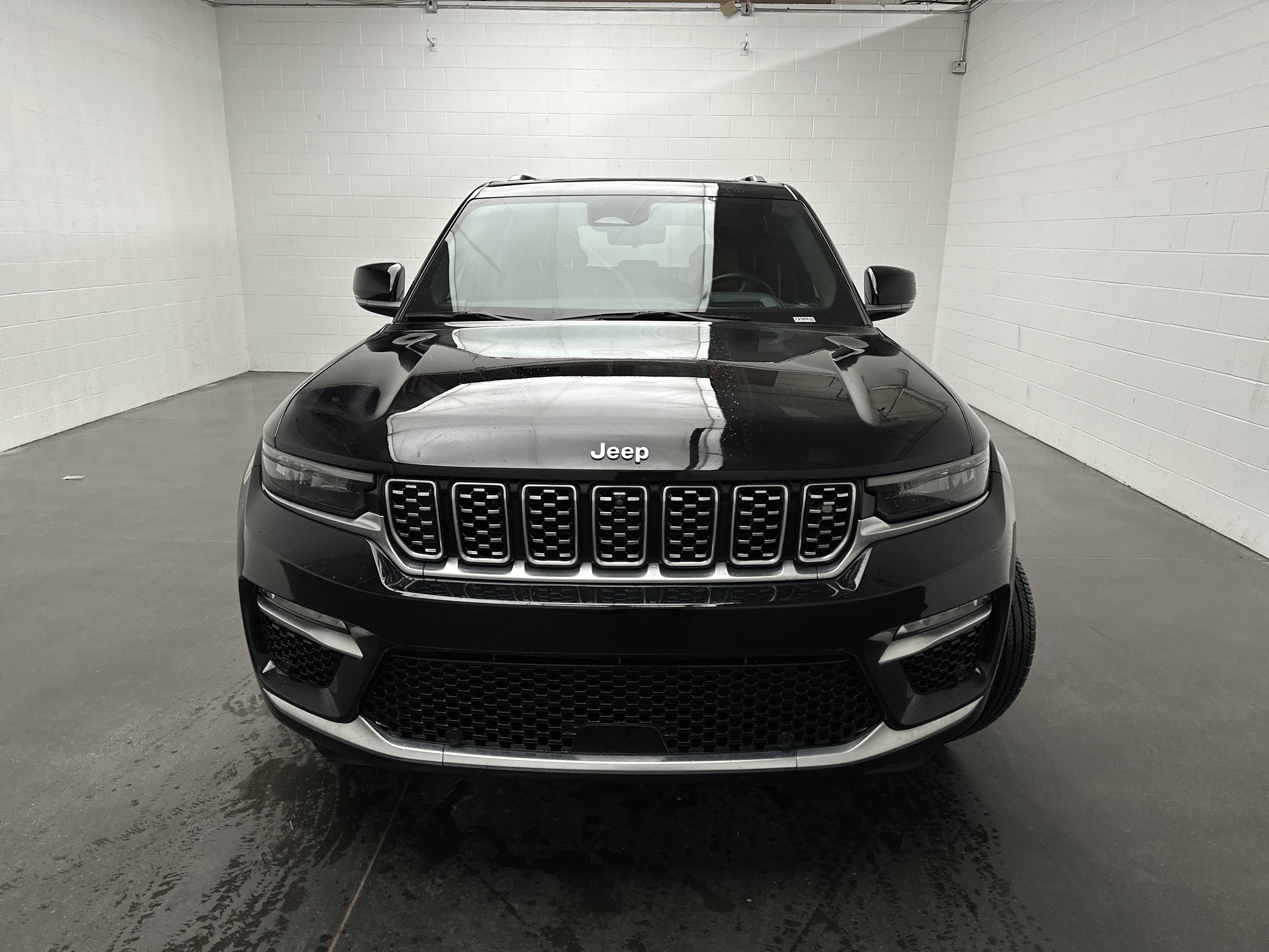 Used 2022 Jeep Grand Cherokee Summit AWD/4WD image 4