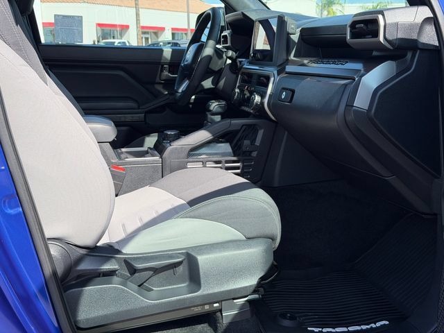 Used 2025 Toyota Tacoma TRD Sport AWD/4WD image 19