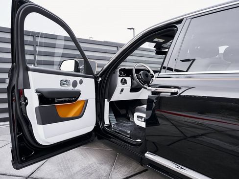 Used 2026 Rolls-Royce Cullinan Base image 35